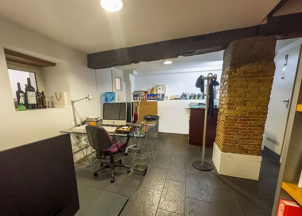 Bureau - Modern Flat with Street Views in Vitoria Centre