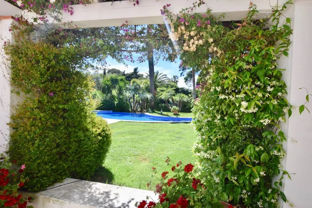 Aed - Luxury Villa with Pool in Antibes