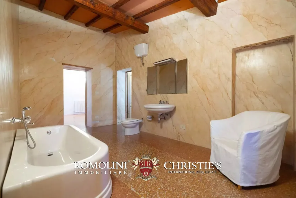 Vannitoad - Rustic Farmhouse with Panoramic Views in Chianti