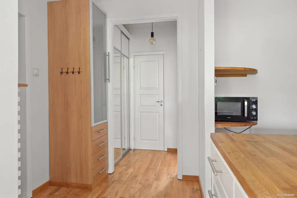 Kitchen - Modern 2nd Floor Flat with Balcony in Central Location