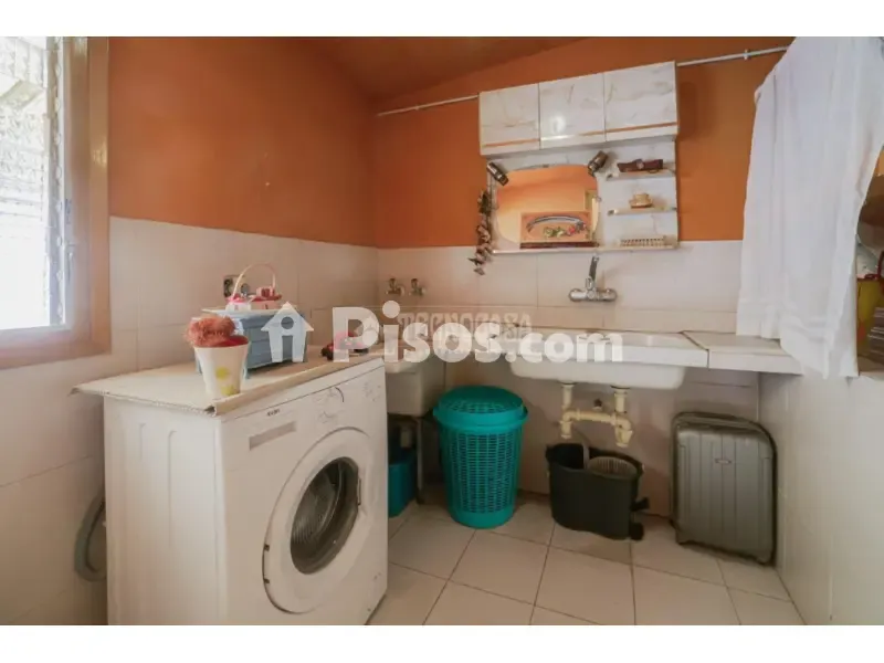 Lavanderia - Two-Storey House with Terraces in Terrassa