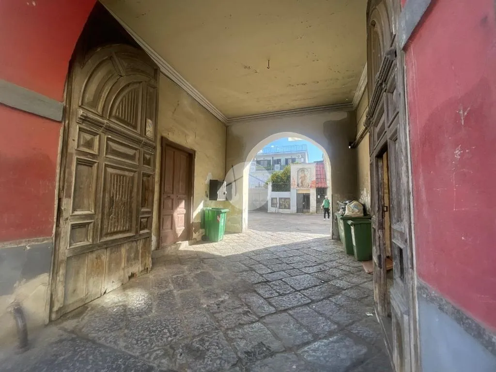Ingresso - Central Monolocale for Renovation in Casavatore