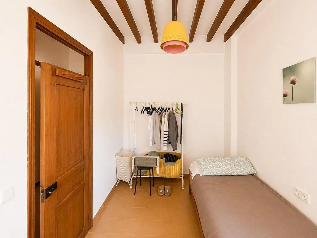 Chambres - Historic Attic with Terrace in Carrer dels Oms