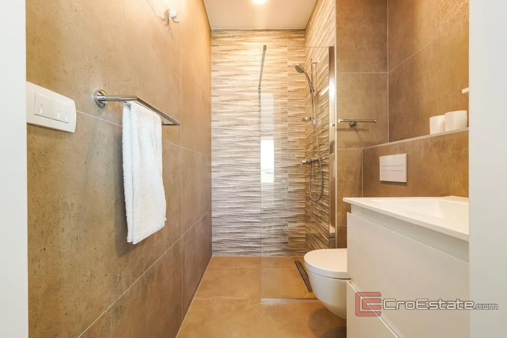 Vannitoad - Modern Seafront Apartment in Trogir