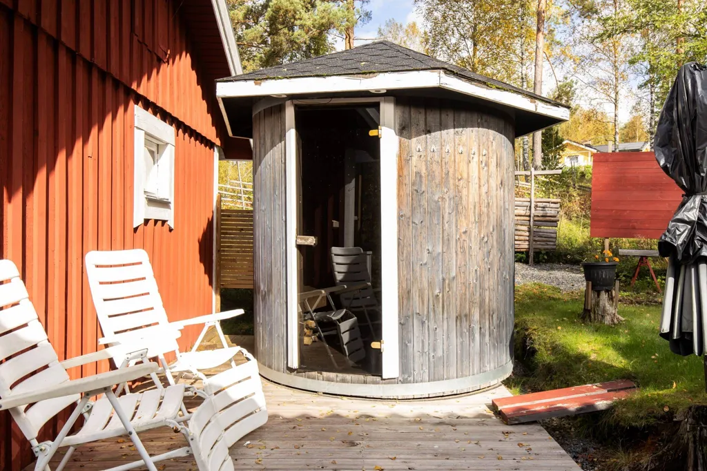 Terrass - Charming Cottage with Lake View in Örebro