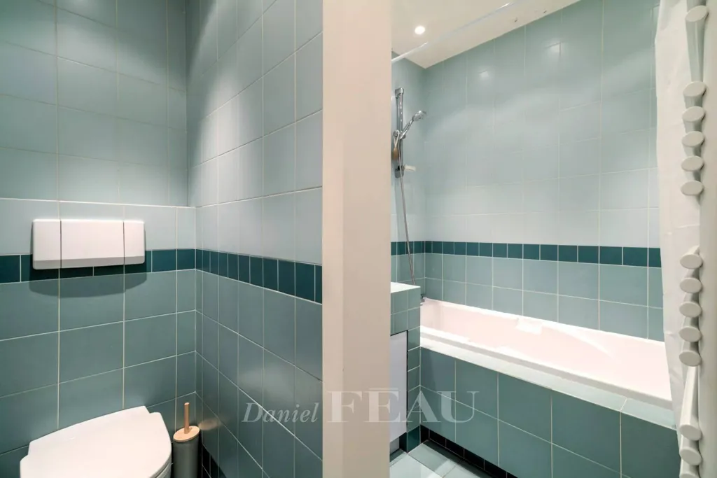 Bathrooms - Luxury Corner Apartment with View in Paris 7th