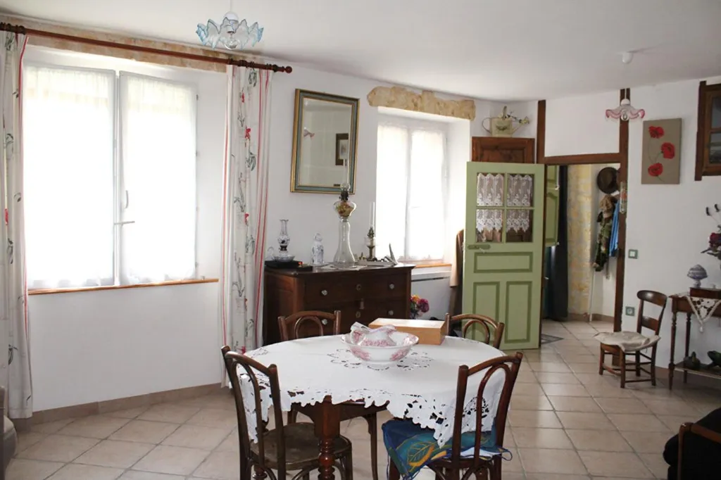 Salle à manger - Maison avec Terrasse et Garage à Saint-Bonnet-Laval