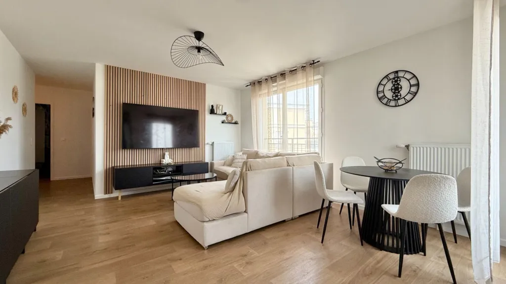Séjour - Appartement 3 Pièces avec Balcon Sud/Est à Corbeil-Essonnes