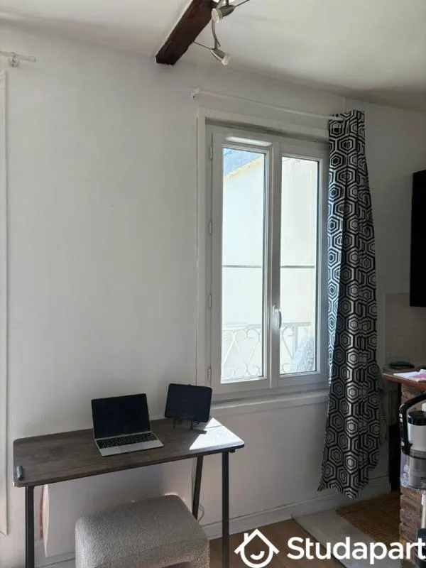 Bureau - Studio Meublé avec Cave dans l'Avenue du Beausite