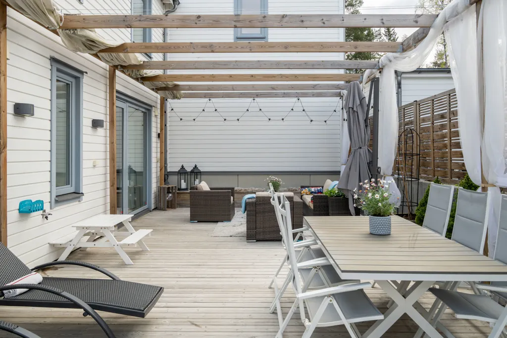 Terrass - Modern Terraced House with Terrace in Högmora