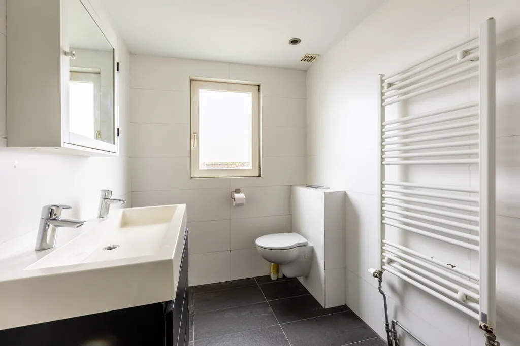 Salles de bain - 5-Bedroom Penthouse with Balcony in Rotterdam
