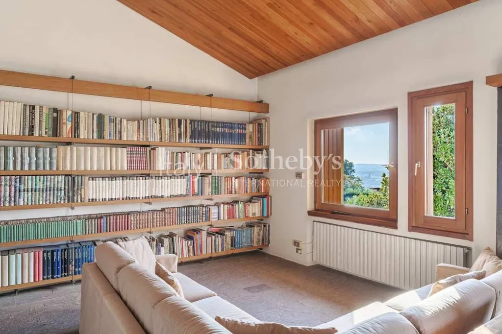 Bureau - Luxury Villa with Park in Verona