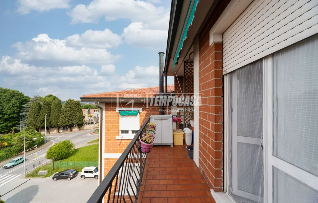 Rõdu - Apartment with Balcony in Central Bulciago