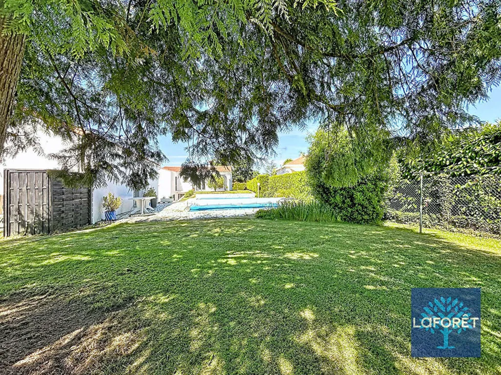 Giardino - House with Pool and Workshop near Nesmy