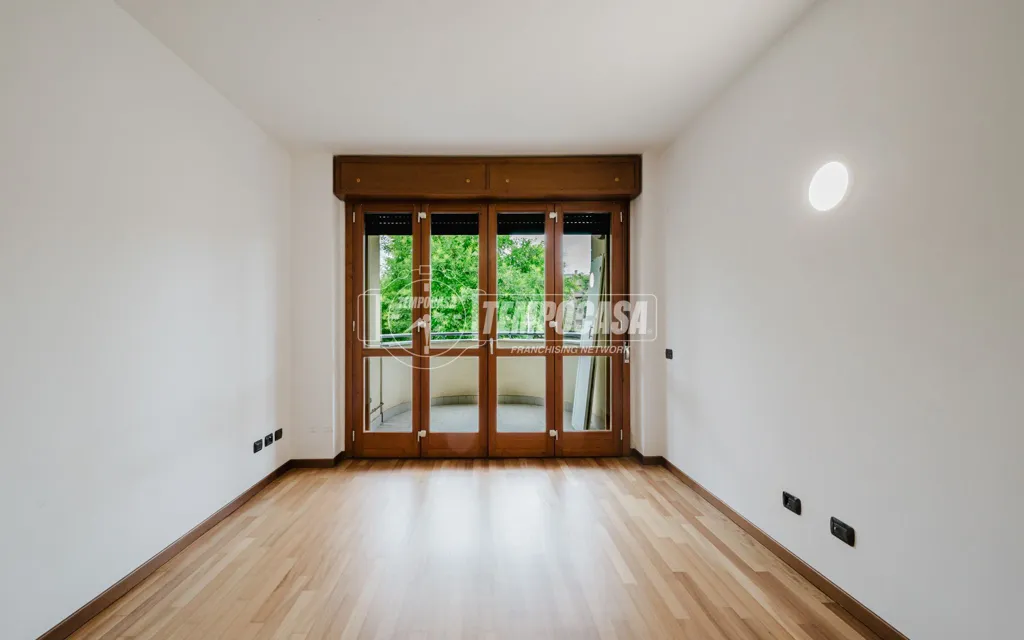Pièces - Two-Bedroom Apartment with Balcony in Trezzano Sul Naviglio