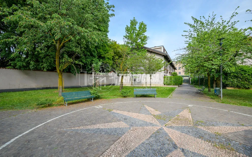 Aed - Two-Bedroom Apartment with Terrace in Milan