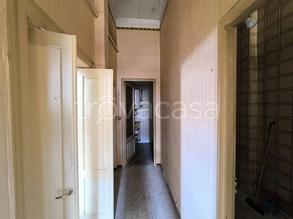 Entrée - Historic Apartment with Piazza View in Mondovì