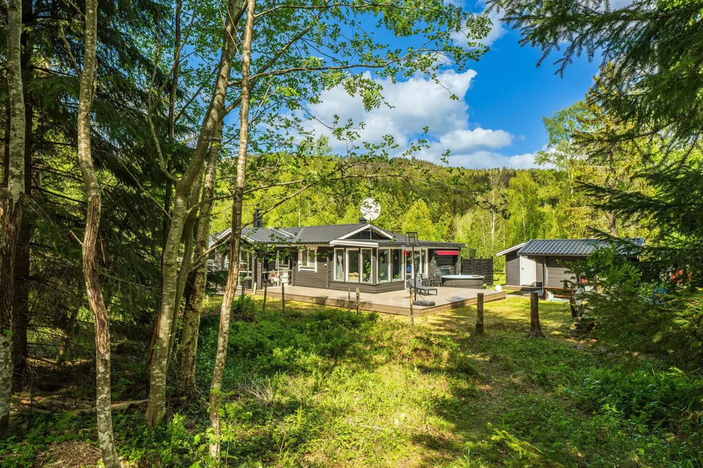 Välivaade - Charming Seafront Home with Open Plan in Tranquil Setting
