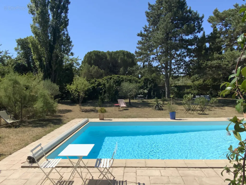 Piscine - Maison avec Piscine et Vue Jardin à Uzès