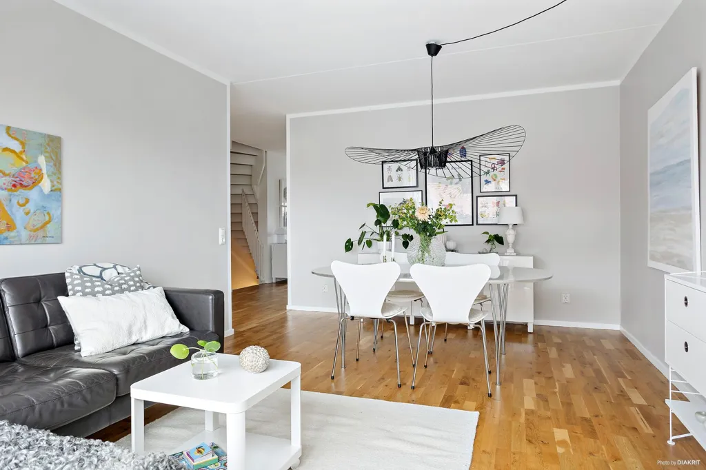 Séjour - Three-Storey Flat with Balcony in Hököpinge