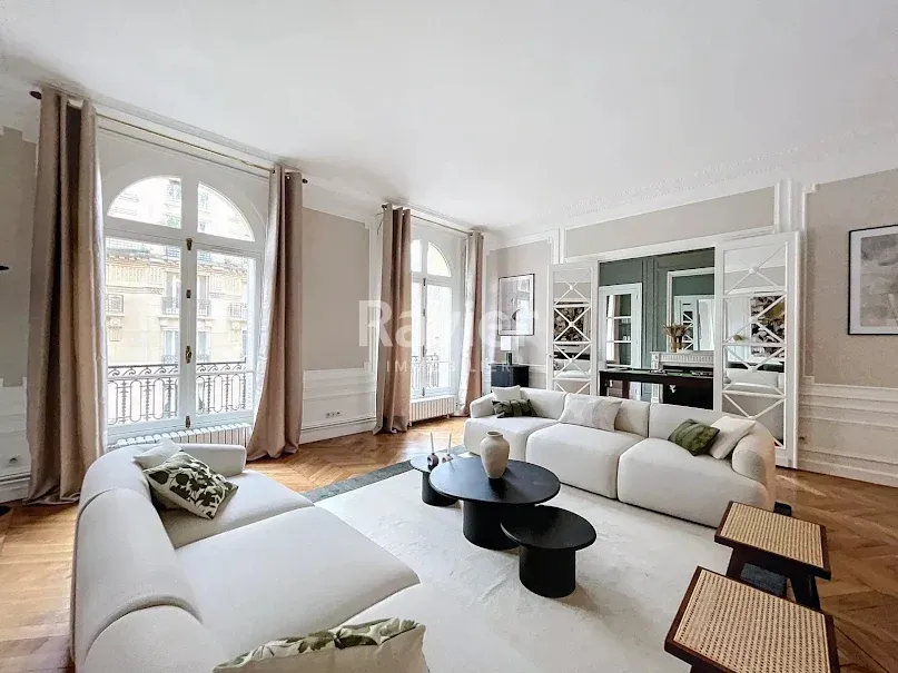 Séjour - Appartement Meublé avec Vue Tour Eiffel à Paris 7ème