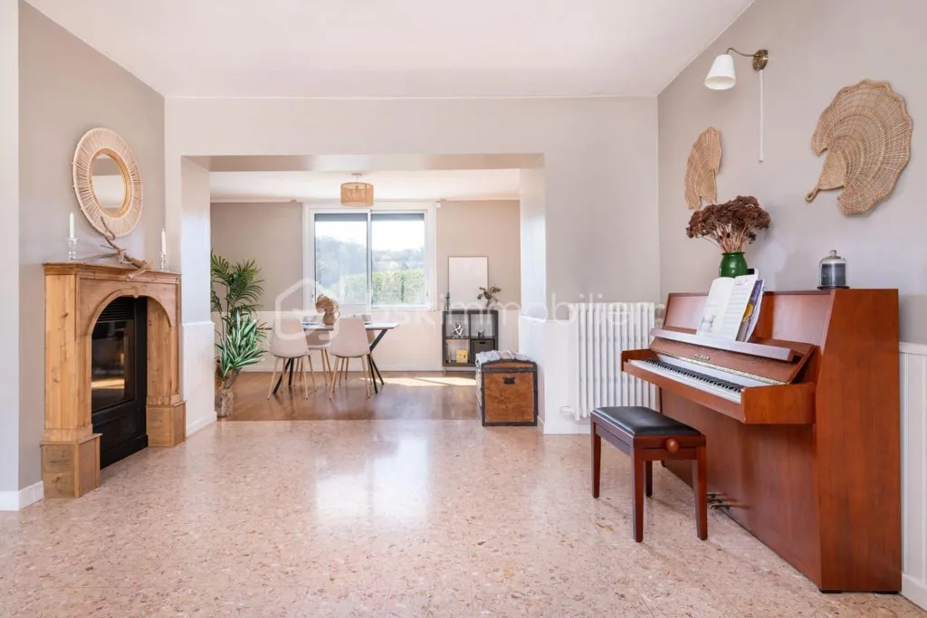 Living Room - Charming House with Garden in Dagneux