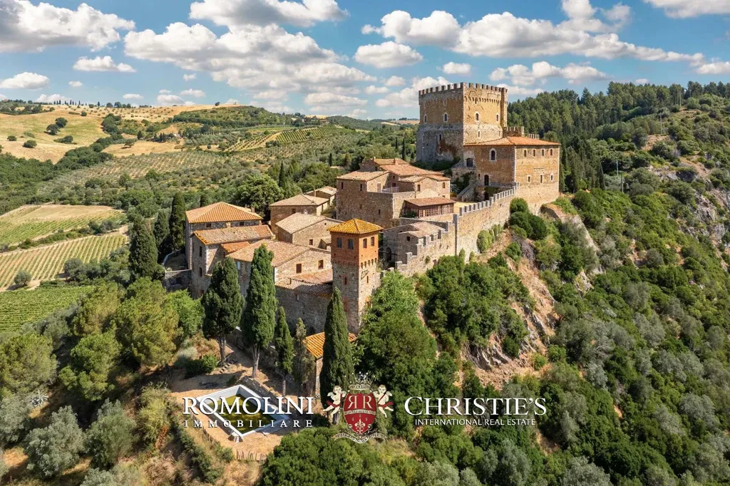 Õhuvaade - Medieval Castle with Panoramic Views in Val d'Orcia