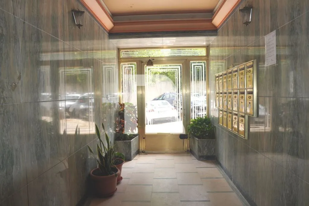 Esik - Remodelled T3 Flat with Two Fronts in Benfica