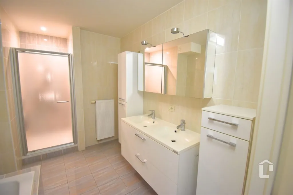 Bathrooms - Recent Apartment with Terrace in Nazareth-De Pinte