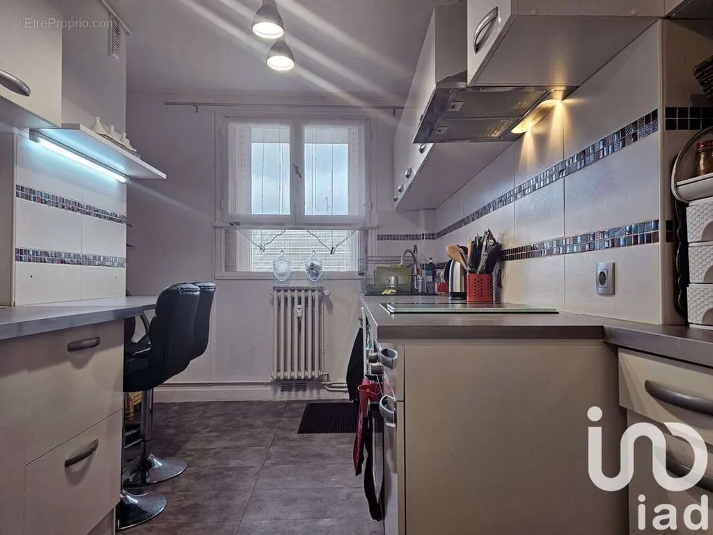 Bright Apartment with Parking in Limoges