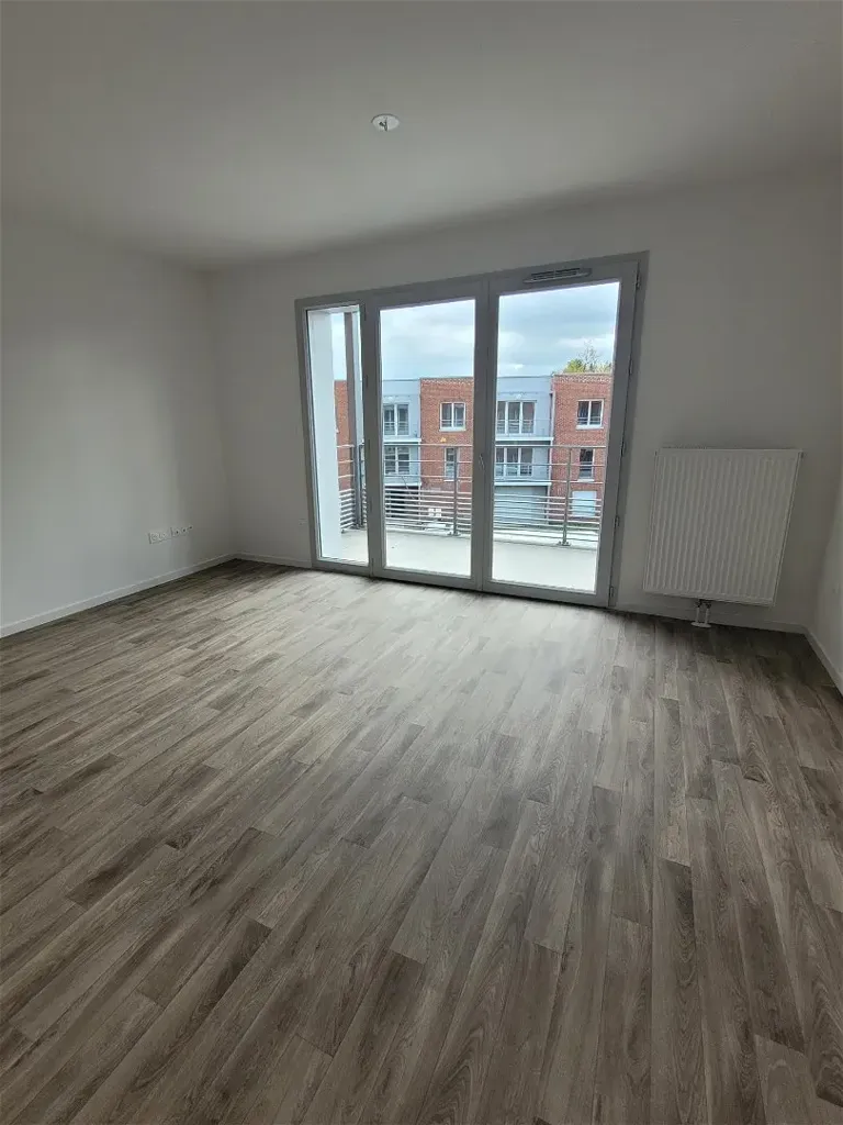 Toad - Secure 2-Bed Flat with Balcony in Valenciennes