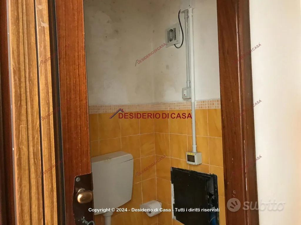 Salles de bain - Commercial Space with High Visibility in Bagheria