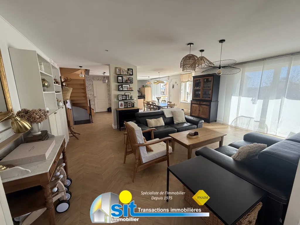 Séjour - Appartement T6 avec Terrasse au Centre de Saint-Prim