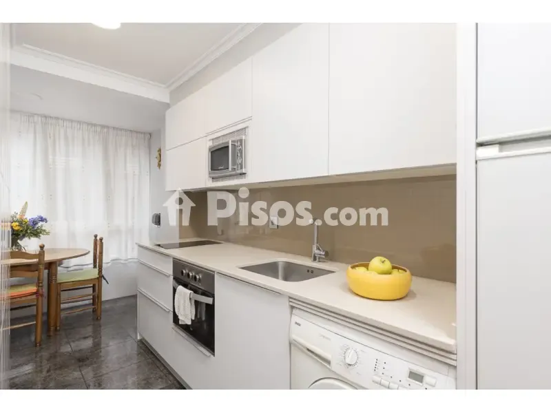 Cucina - Bright Corner Flat with Balcony in Calle de los Podavines