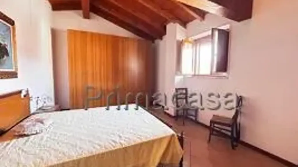Magamistoad - Detached House with Courtyard in Prevalle