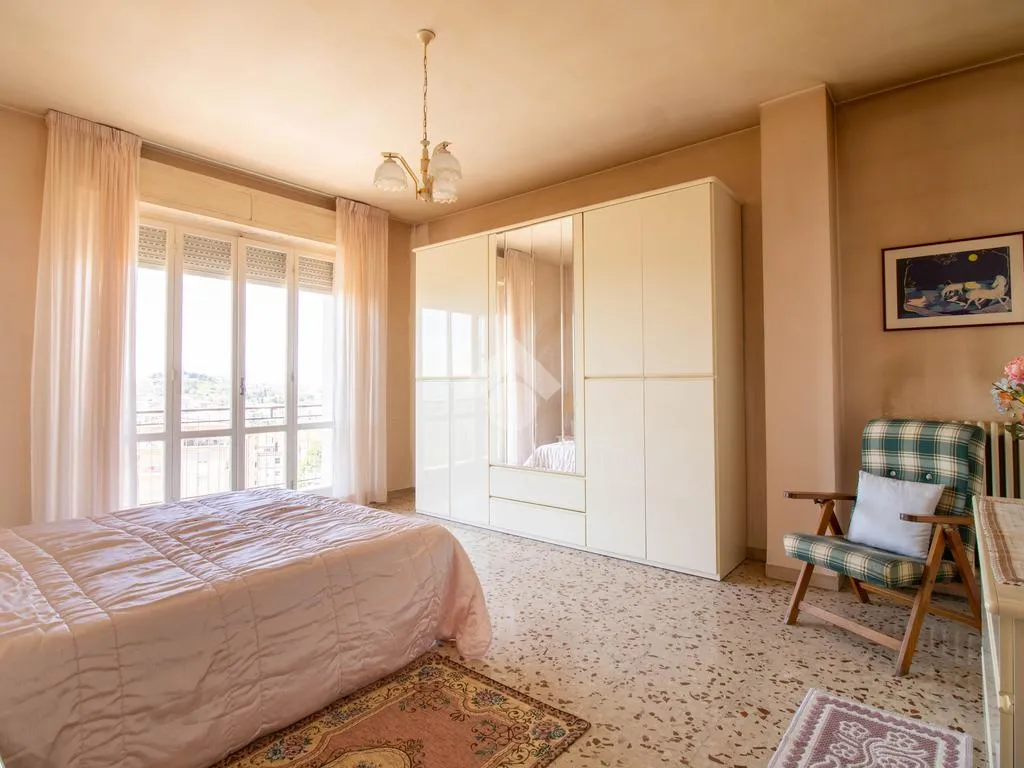 Chambres - Three-Bedroom Apartment with Balcony in Fermo