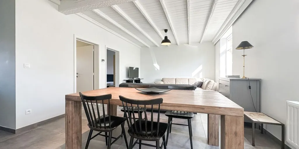 Salle à manger - Appartement Charmant avec Garage à Heusden