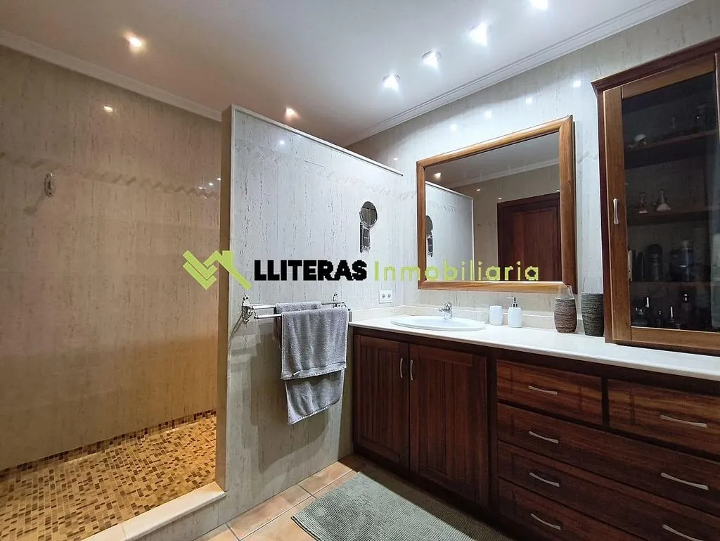 Salles de bain - Rustic House with Pool near Inca