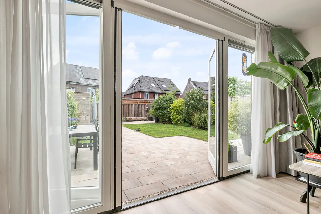 Terrasse - Modern Two-Storey House with Garden in Babberich