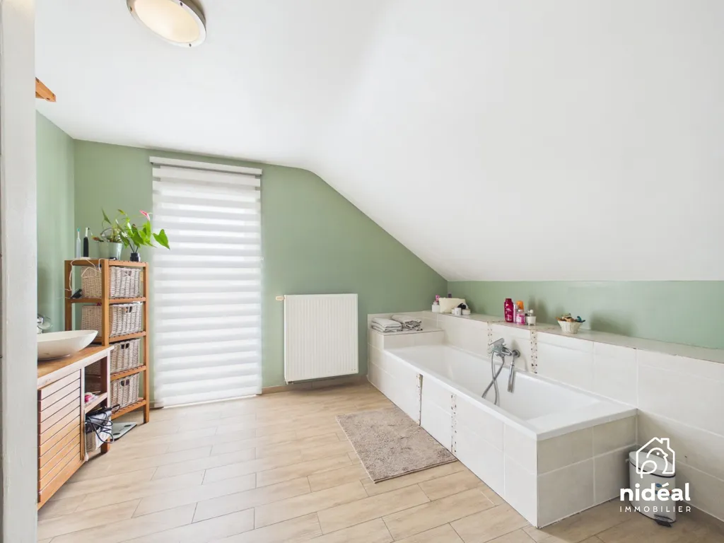 Salles de bain - Pavillon Individuel avec Jardin à Boussois