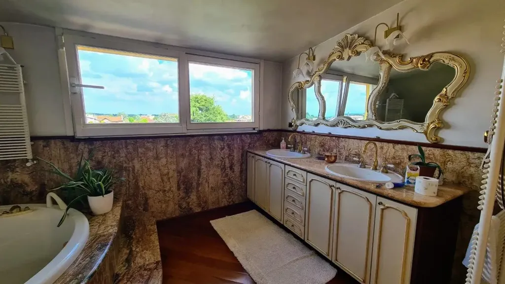 Bathrooms - Penthouse with Quadruple Exposure in Legnano