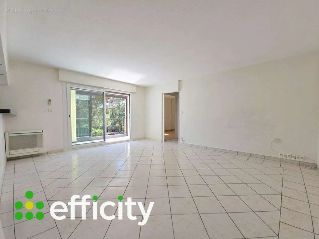 Elutuba - 3-Bedroom Apartment with South-West Exposure in Fréjus