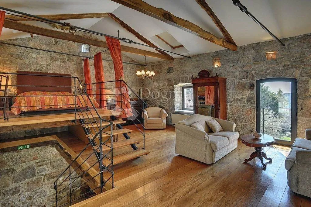 Séjour - Historic Stone House with Pool in Lupoglav