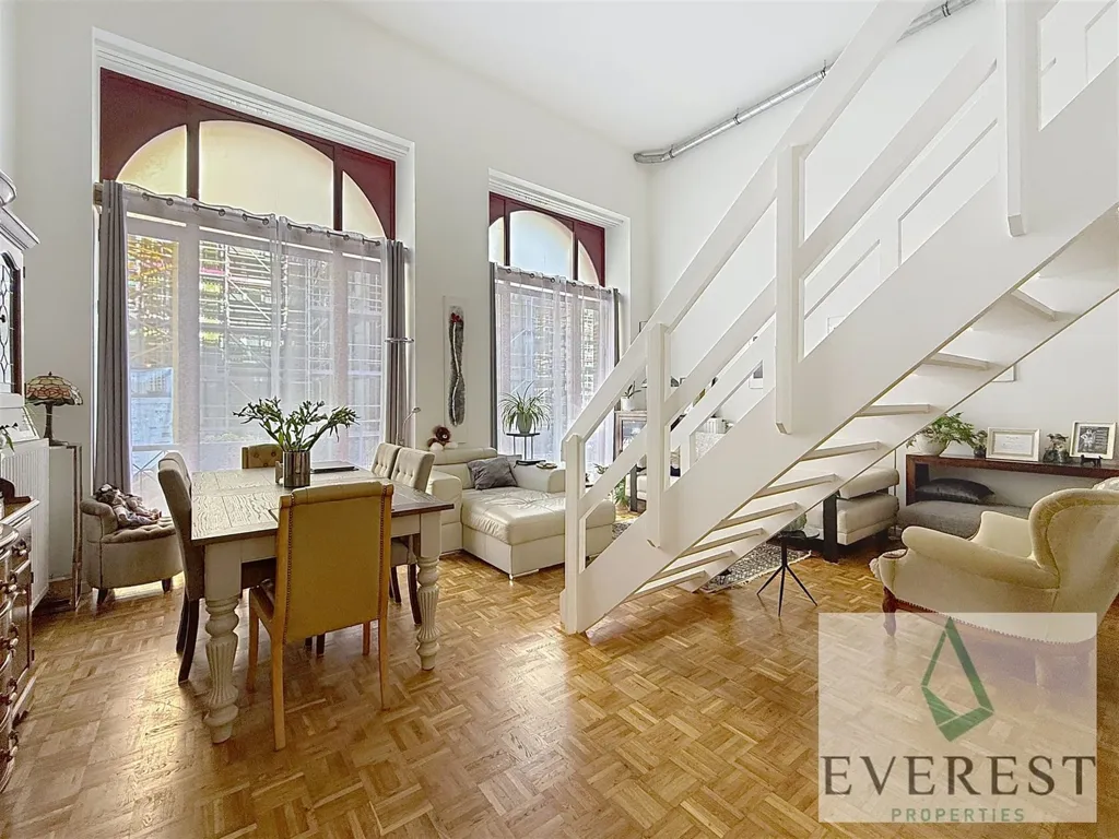 Soggiorno - Duplex with High Ceilings near Squares District