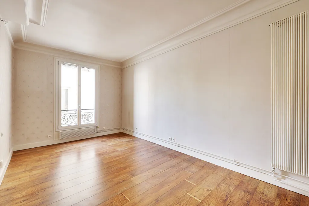 Rooms - 3-Bedroom Parisian Flat with South-West View