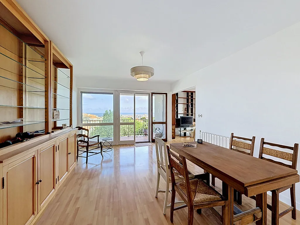Söögituba - Bright 3-Bedroom Flat in Biarritz