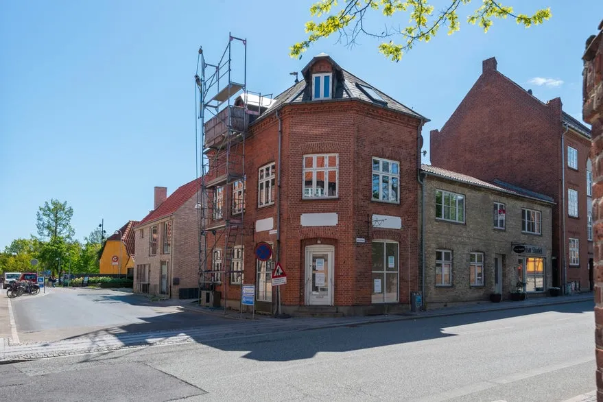 Extérieur - Corner Commercial Flat in Historic Town Centre