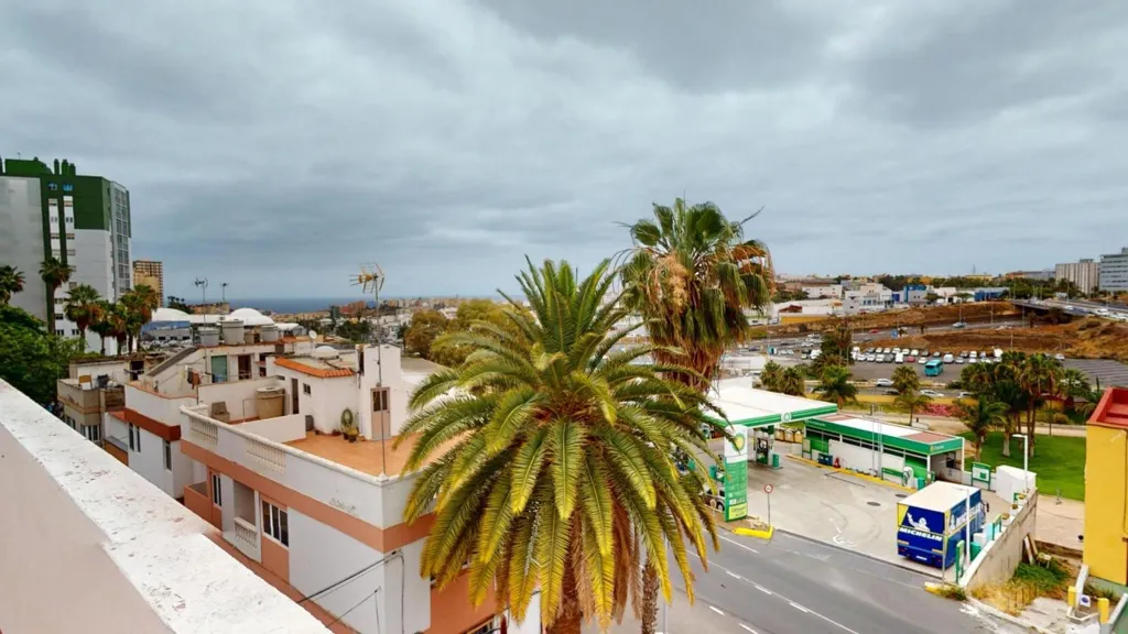 Balkon - 3-Bedroom Flat with Rooftop Utility in La Paterna