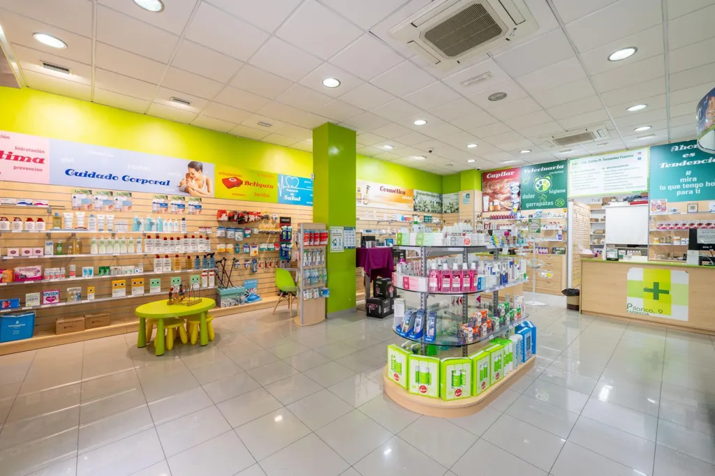 Rooms - Commercial Property with High Visibility in Almería