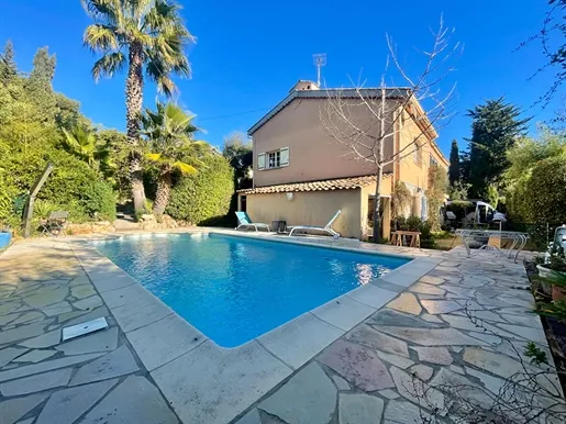 Piscine - Villa Luxueuse avec Vue Mer à Saint-Aygulf